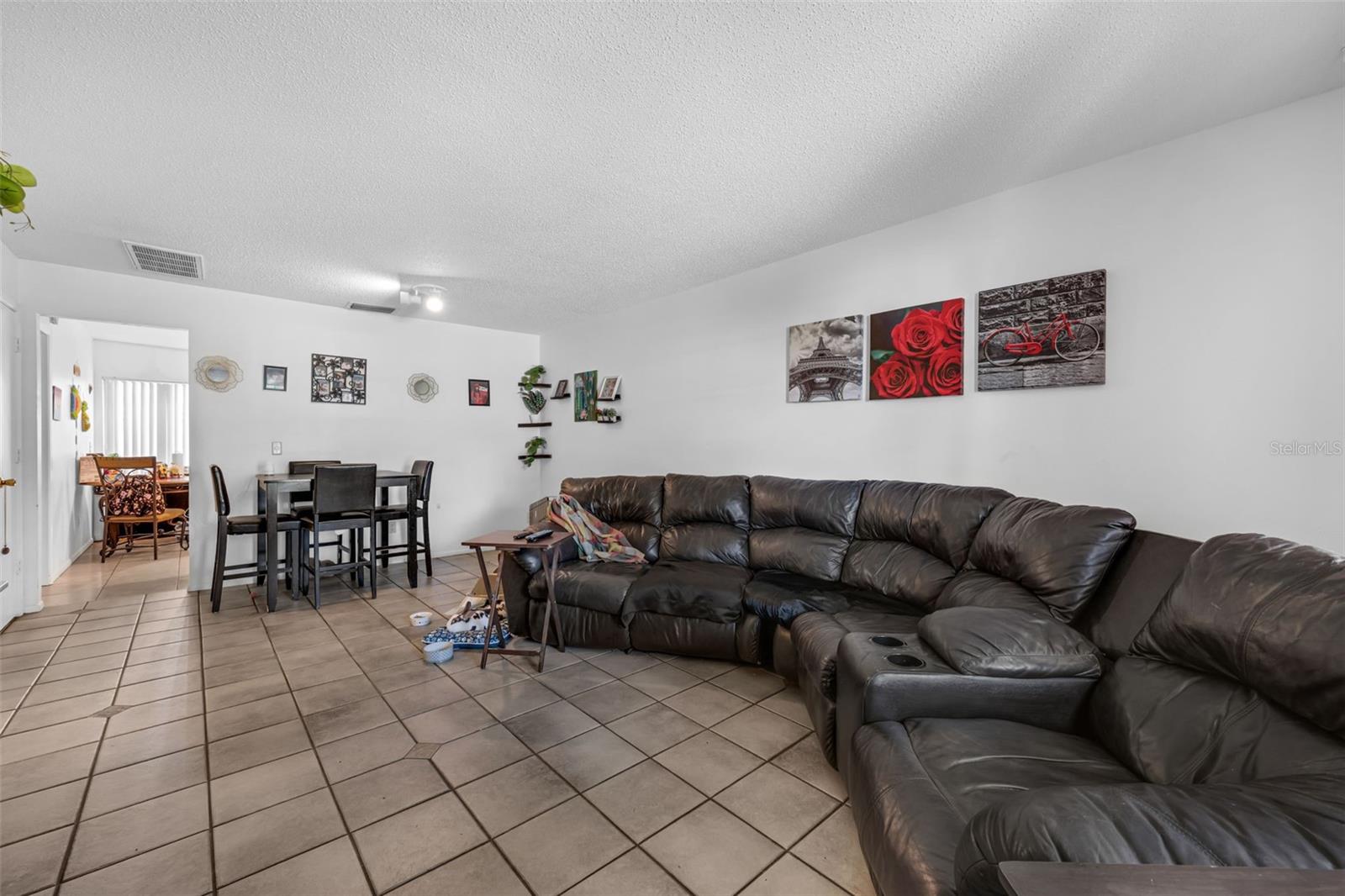 8137 and 8139 PARROT DRIVE