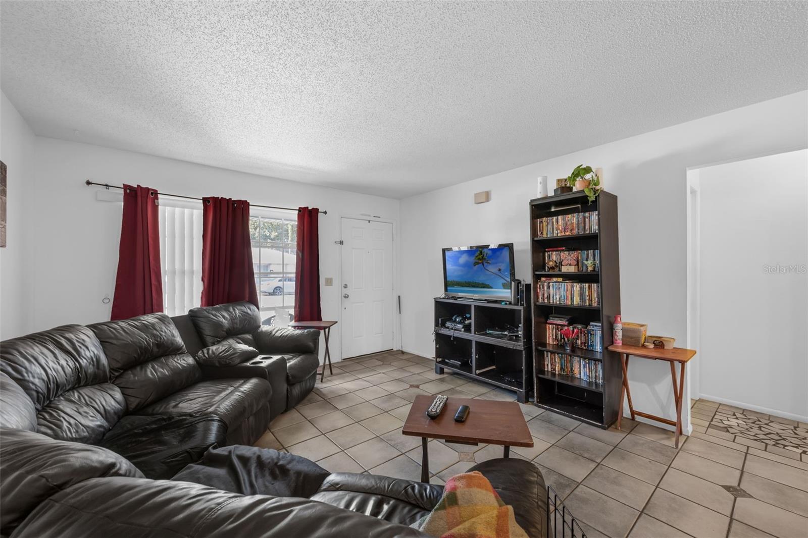 8137 and 8139 PARROT DRIVE
