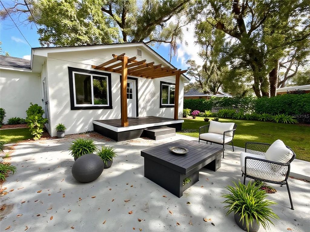 Photo of 2102 E Caracas Street, Tampa, FL 33610 (MLS # TB8483136)