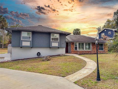 Photo of 303 Hermits Trail, Altamonte Springs, FL 32701 (MLS # V4947465)