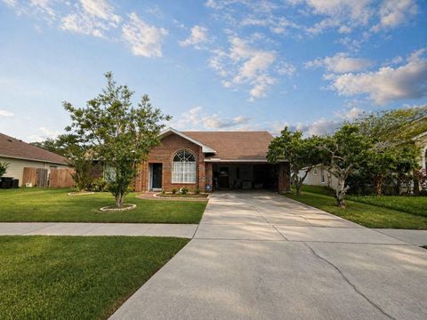Photo of 1927 Gamboge Drive, Orlando, FL 32822 (MLS # S5145534)