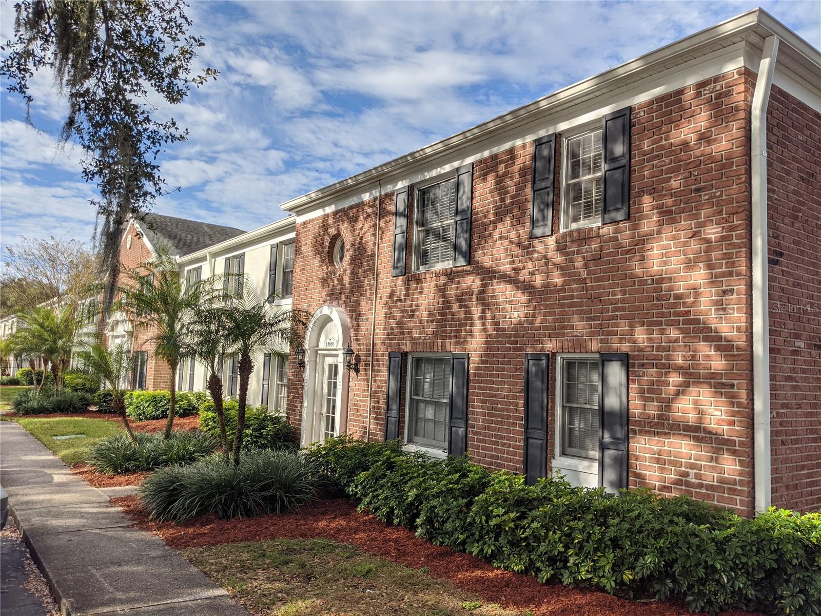 WHISPERING OAKS - Residential