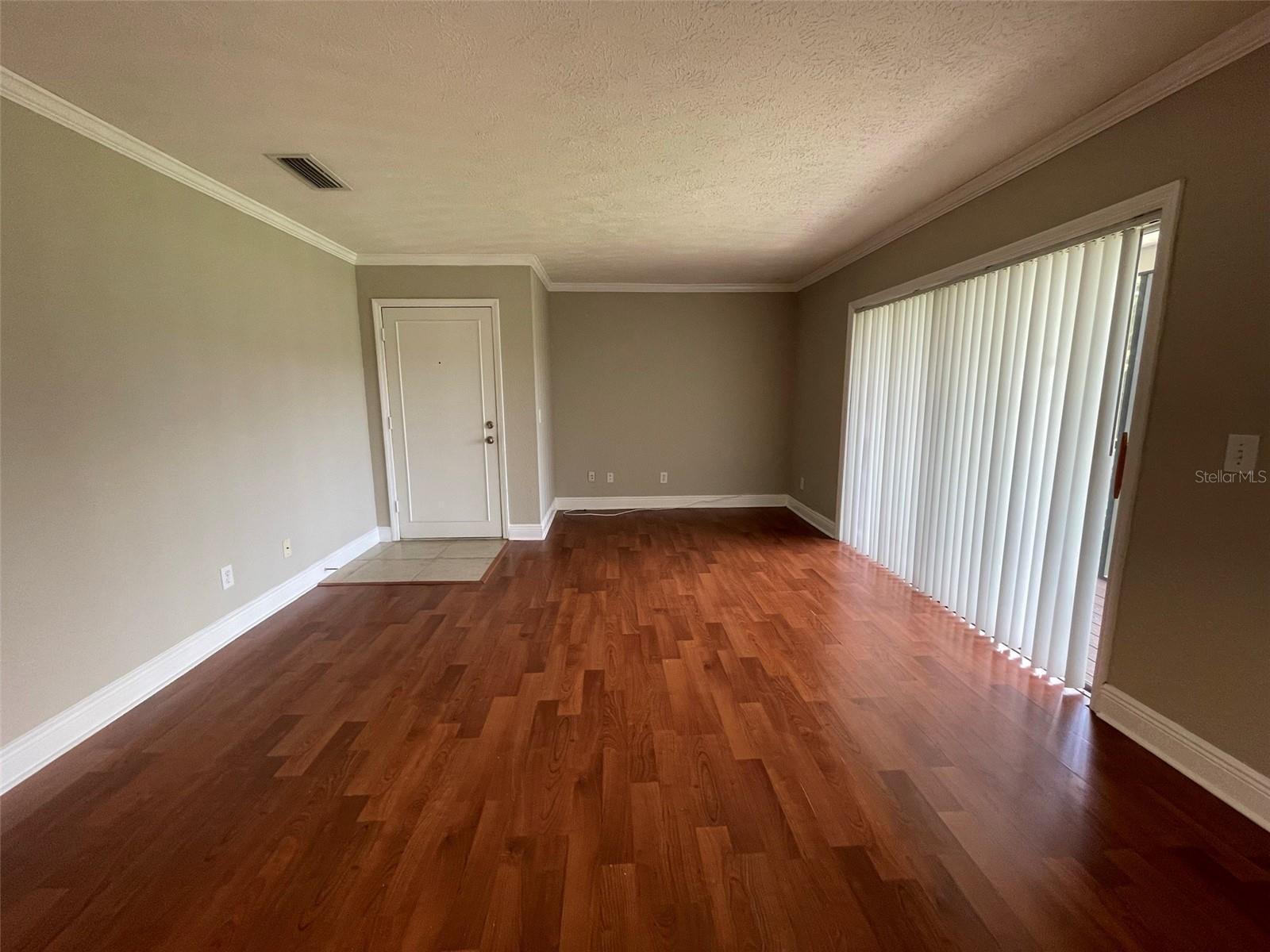 WHISPERING OAKS - Residential