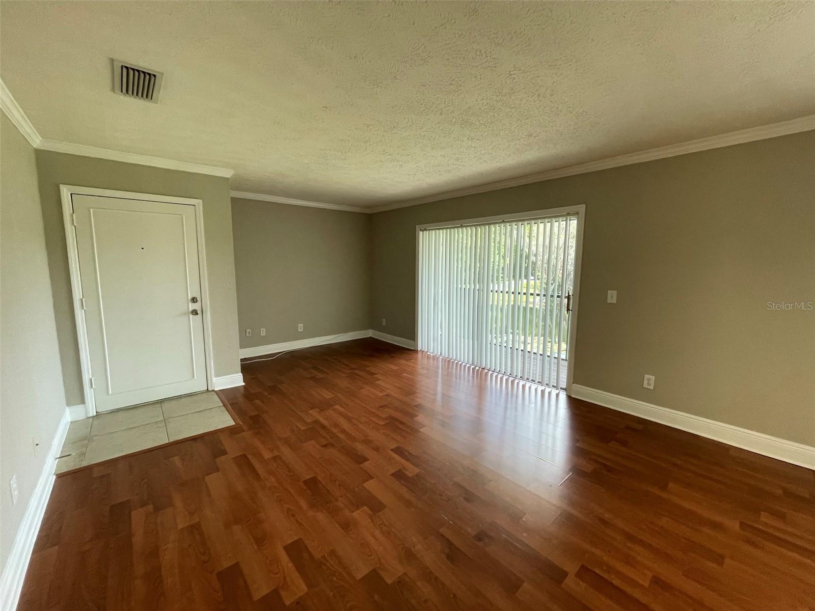 WHISPERING OAKS - Residential