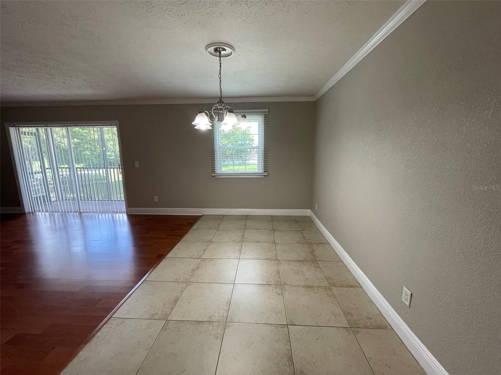 WHISPERING OAKS - Residential