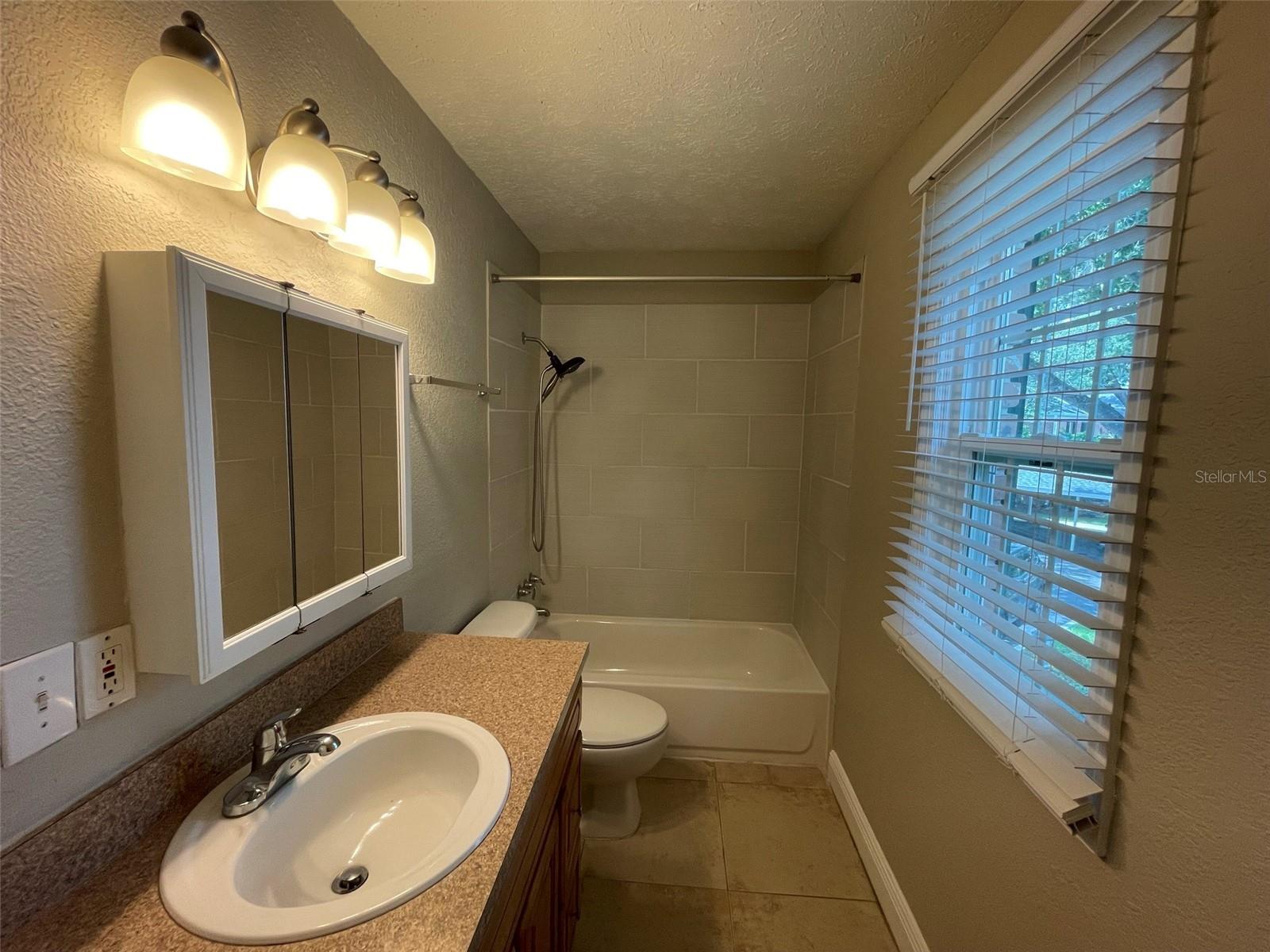 WHISPERING OAKS - Residential