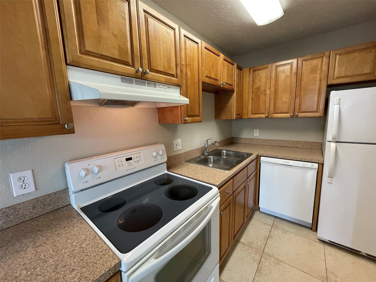 WHISPERING OAKS - Residential