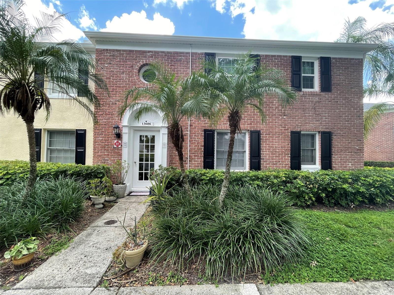 WHISPERING OAKS - Residential