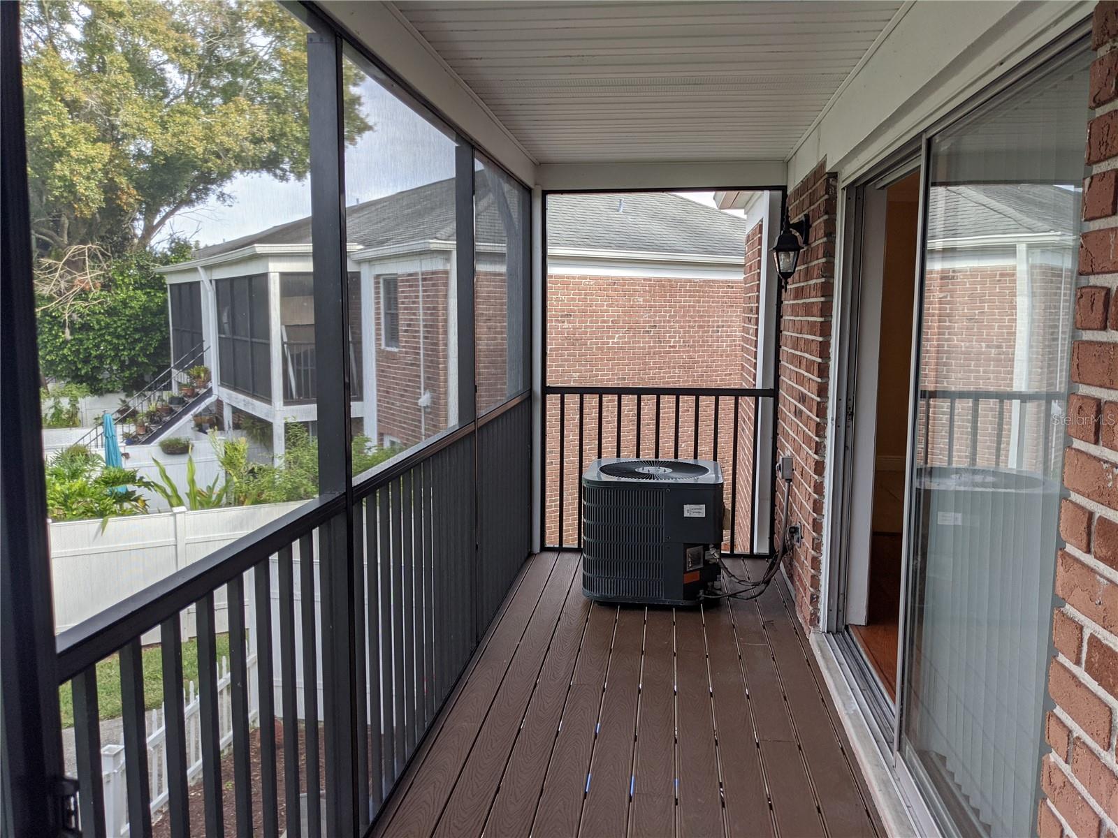 WHISPERING OAKS - Residential