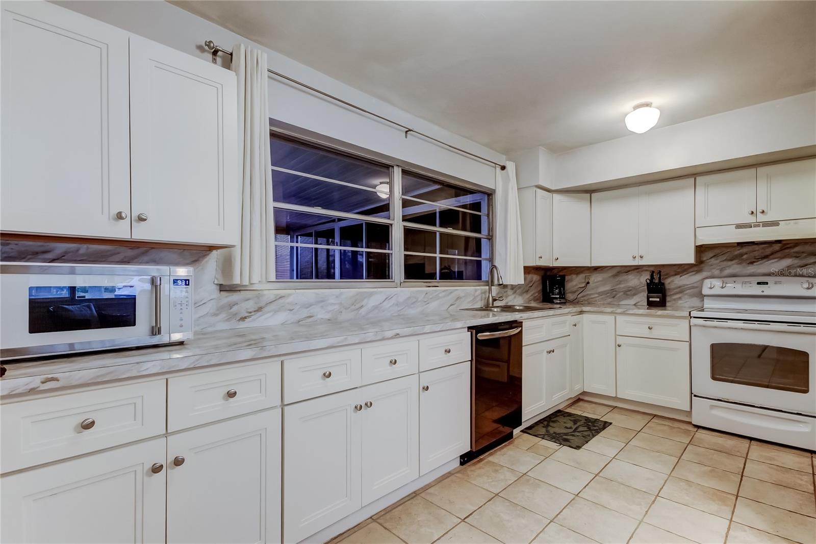 KENNETH CITY - Residential