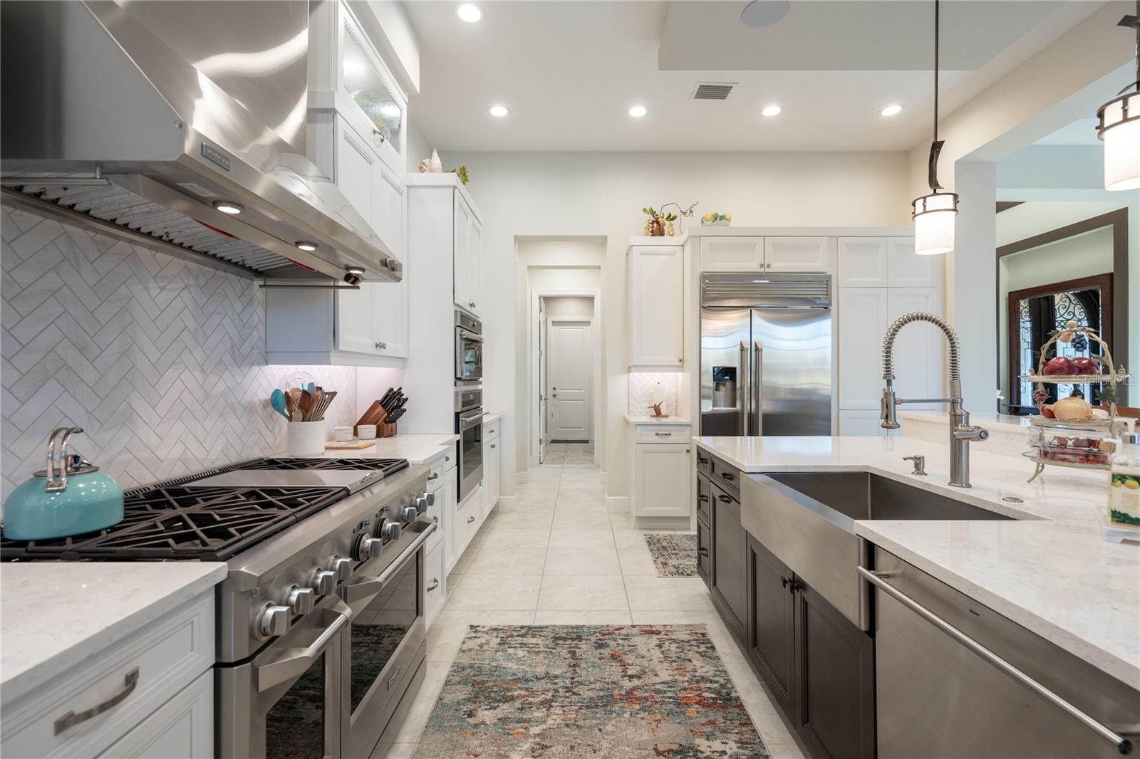 ISLAND ESTATES - Residential