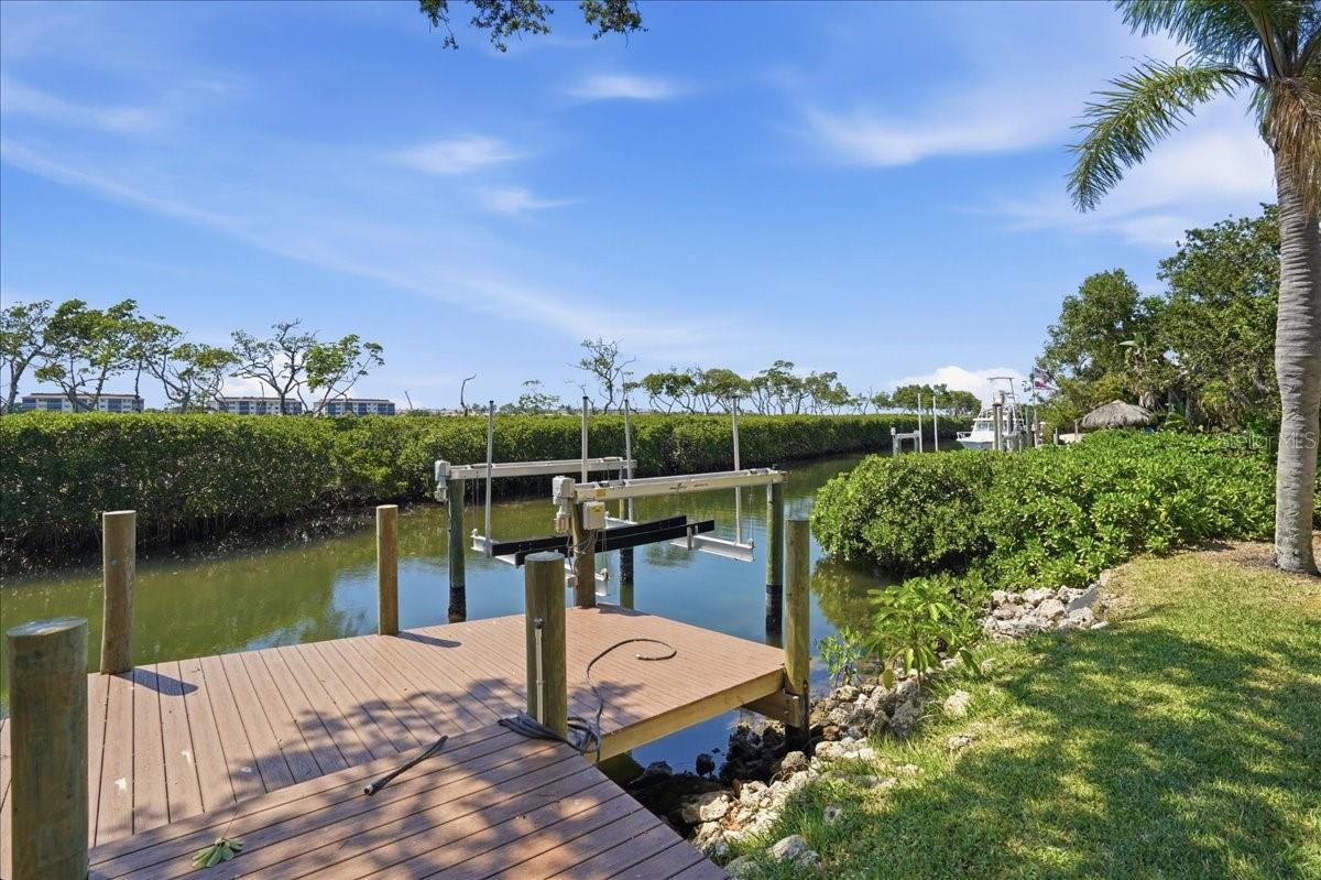 BAY ISLES - Residential