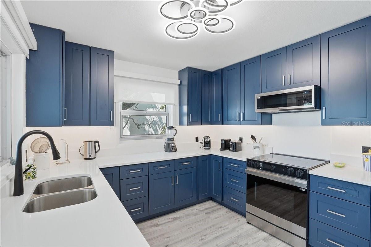 BAY ISLES - Residential