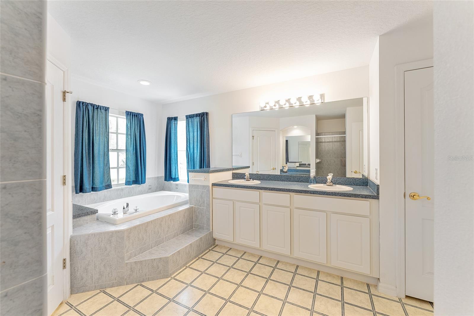 MINI FARMS UNIT 10 UNREC - Residential