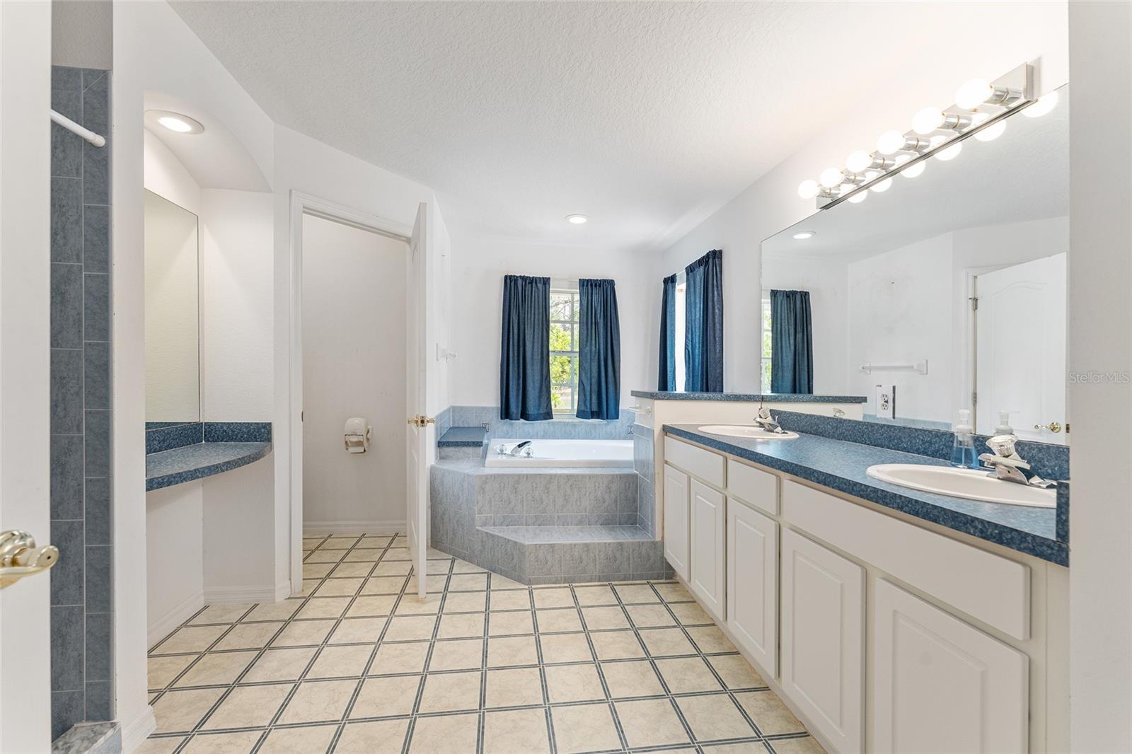 MINI FARMS UNIT 10 UNREC - Residential