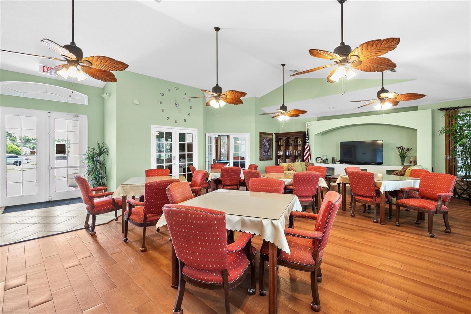 PALM LAKES - Residential