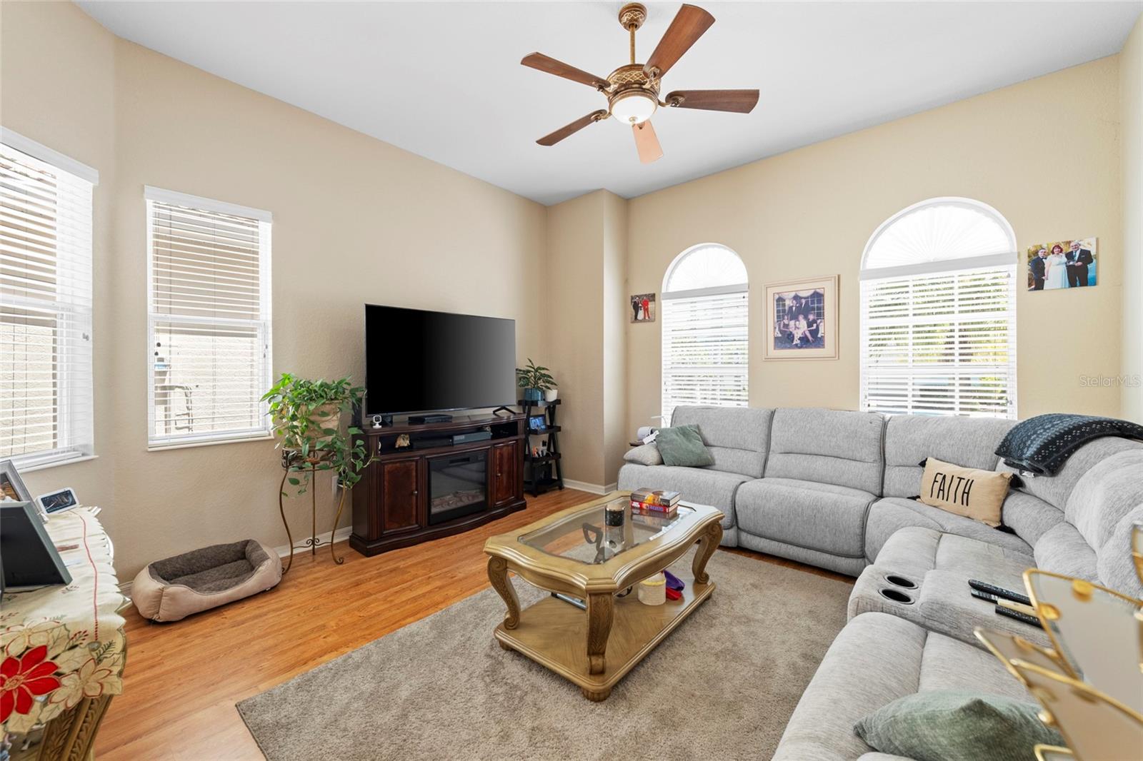 PALM LAKES - Residential