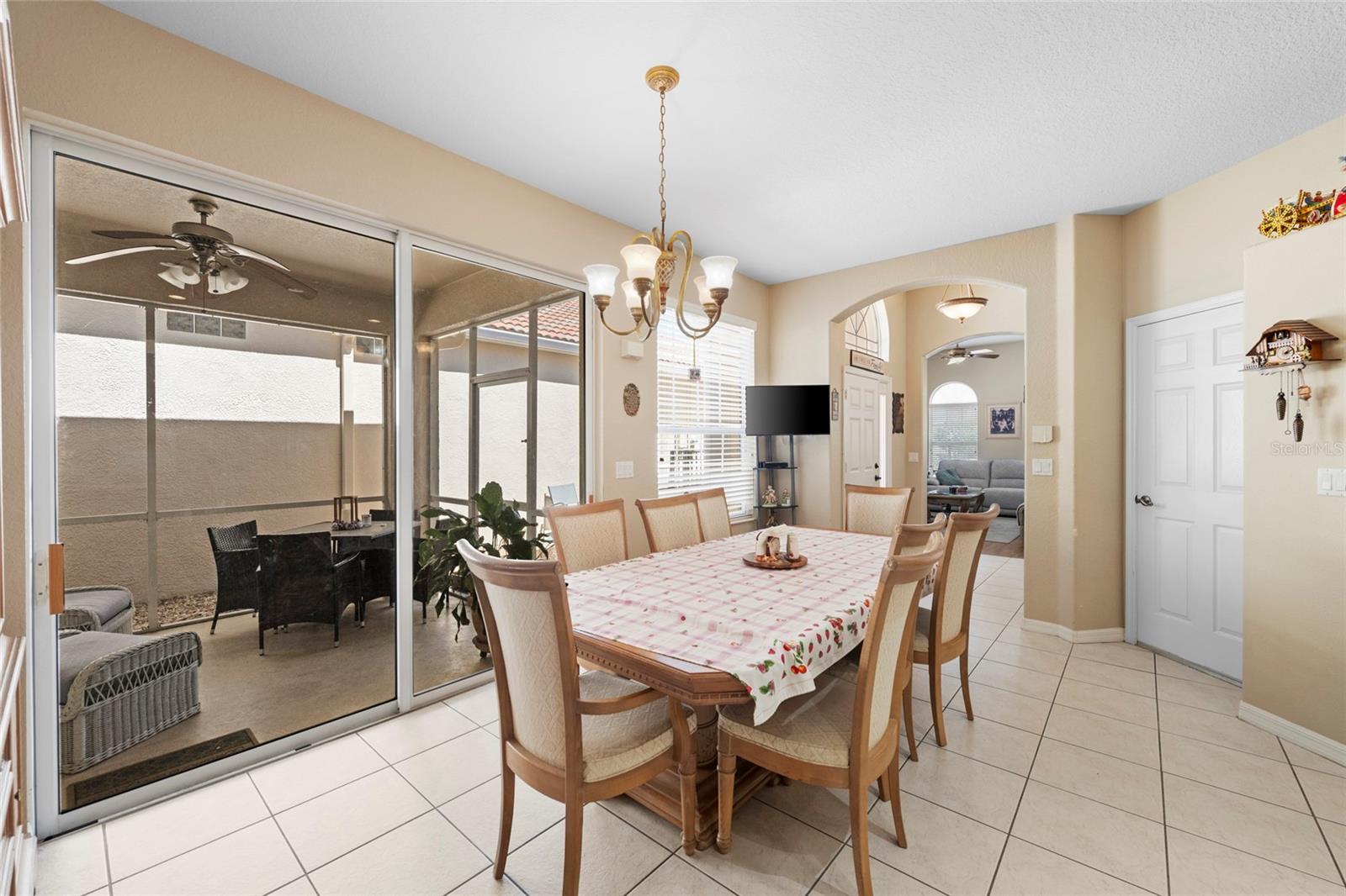 PALM LAKES - Residential