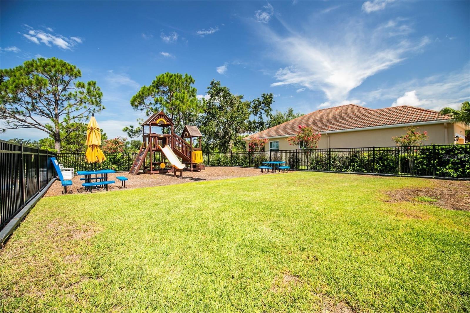 PALM LAKES - Residential