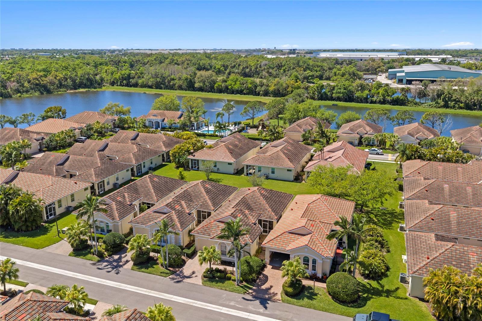 PALM LAKES - Residential