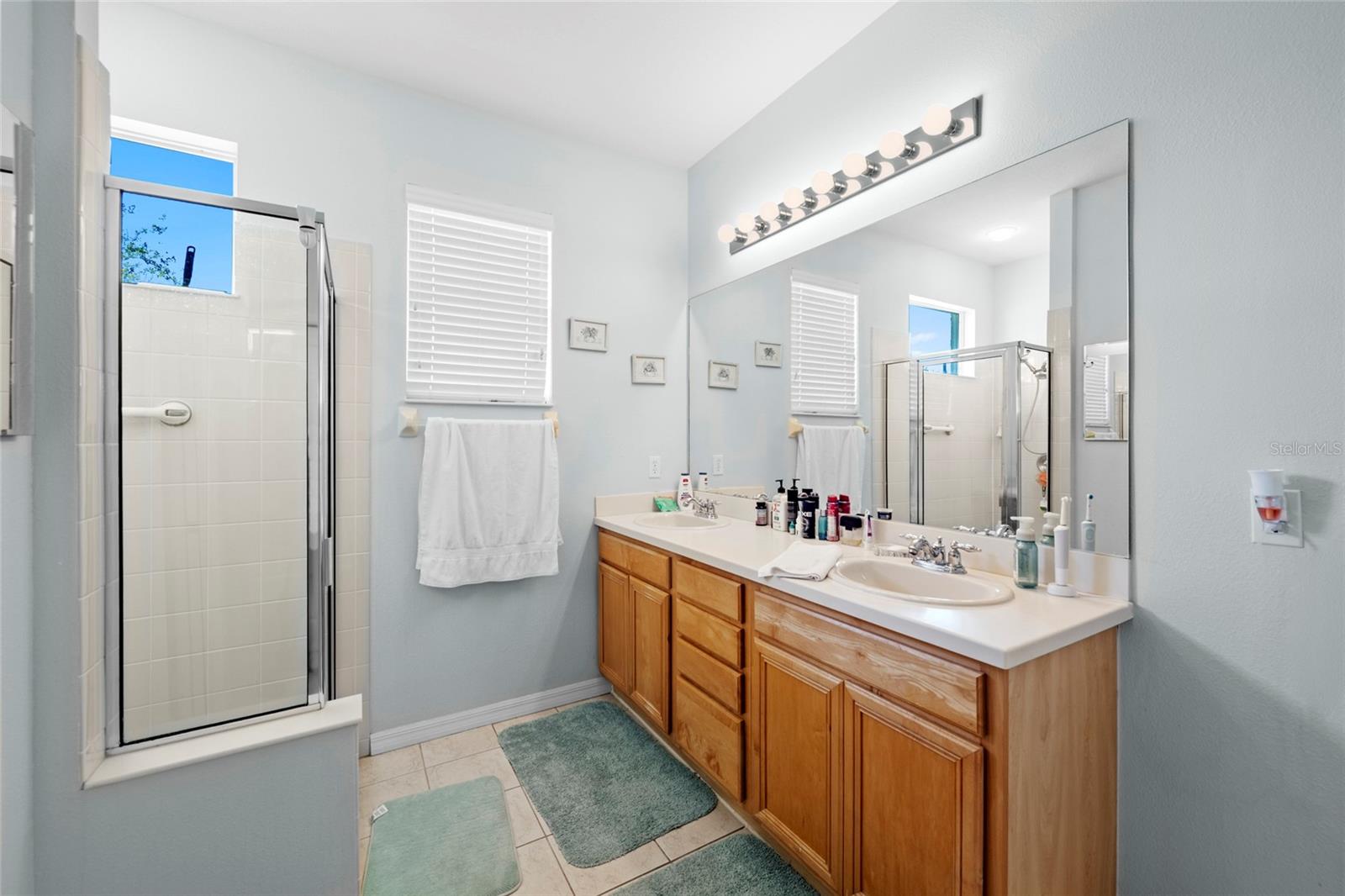 PALM LAKES - Residential