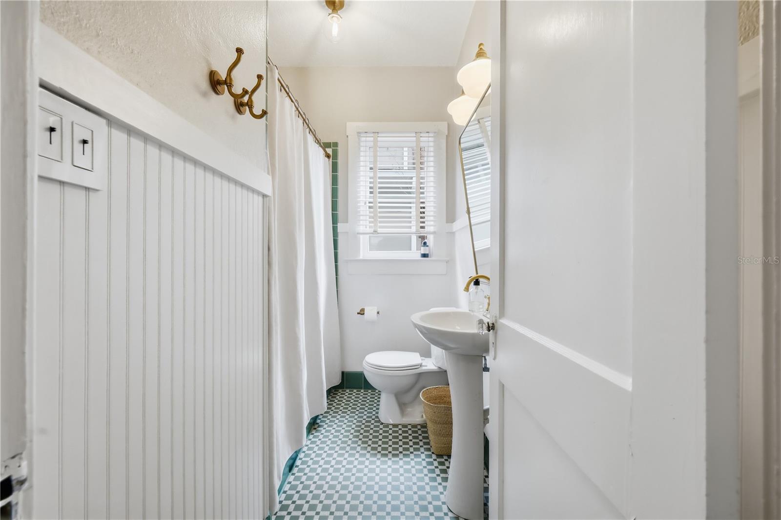 ALISON HALPIN 46/103 - Residential Lease