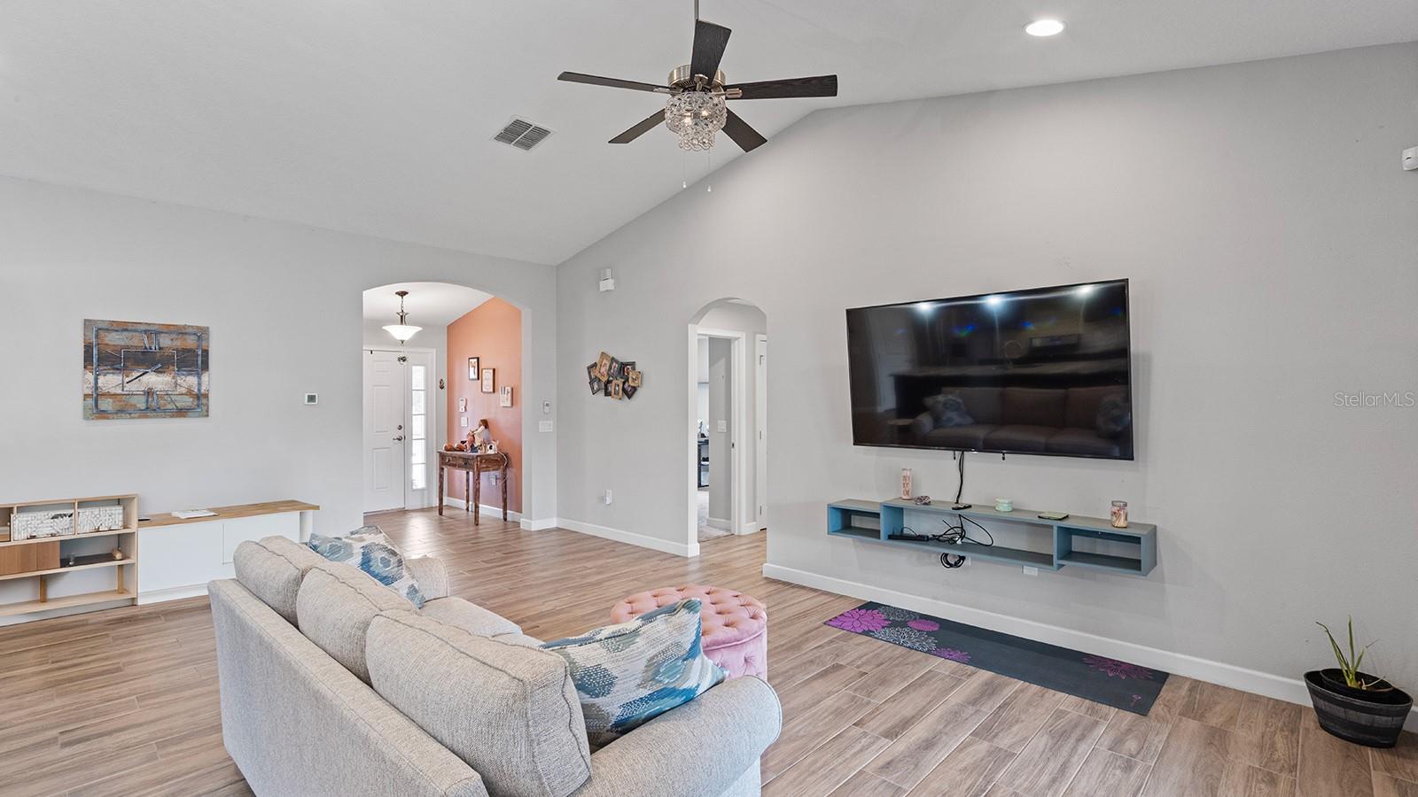 RUNNYMEDE OAKS UNREC - Residential