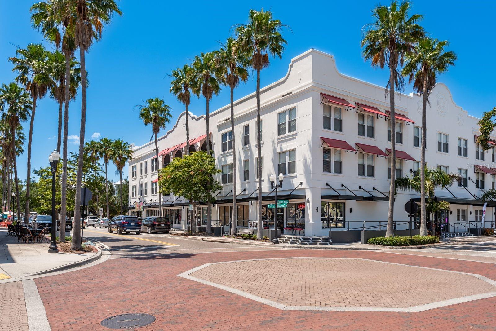 COUNTRY TRAILS - Residential