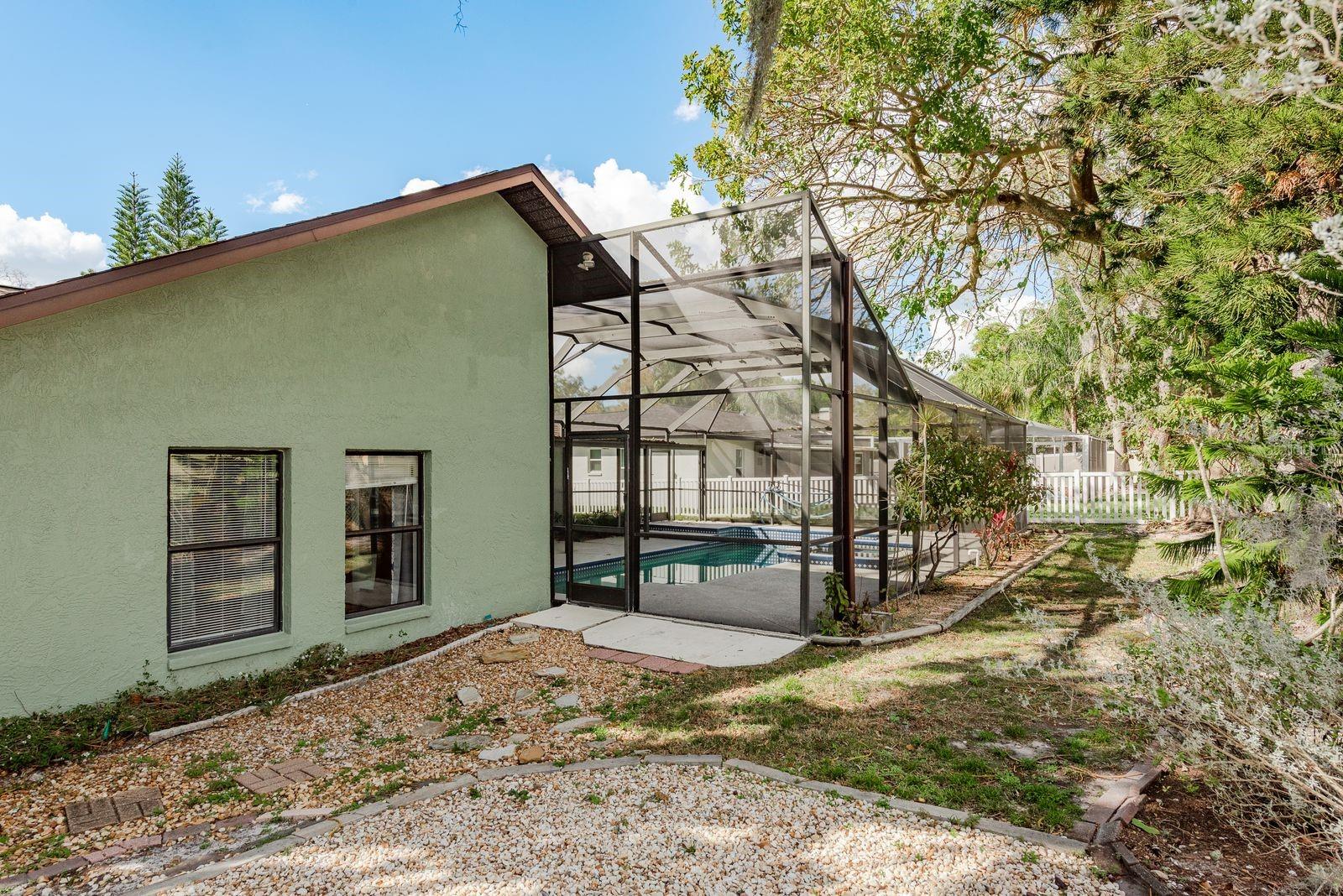 COUNTRY TRAILS - Residential