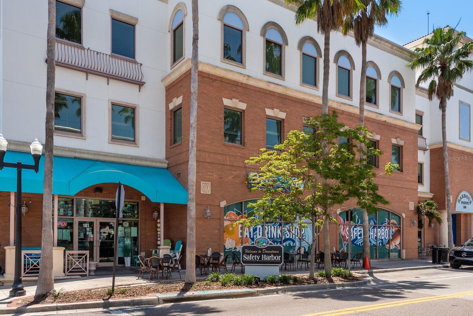 COUNTRY TRAILS - Residential