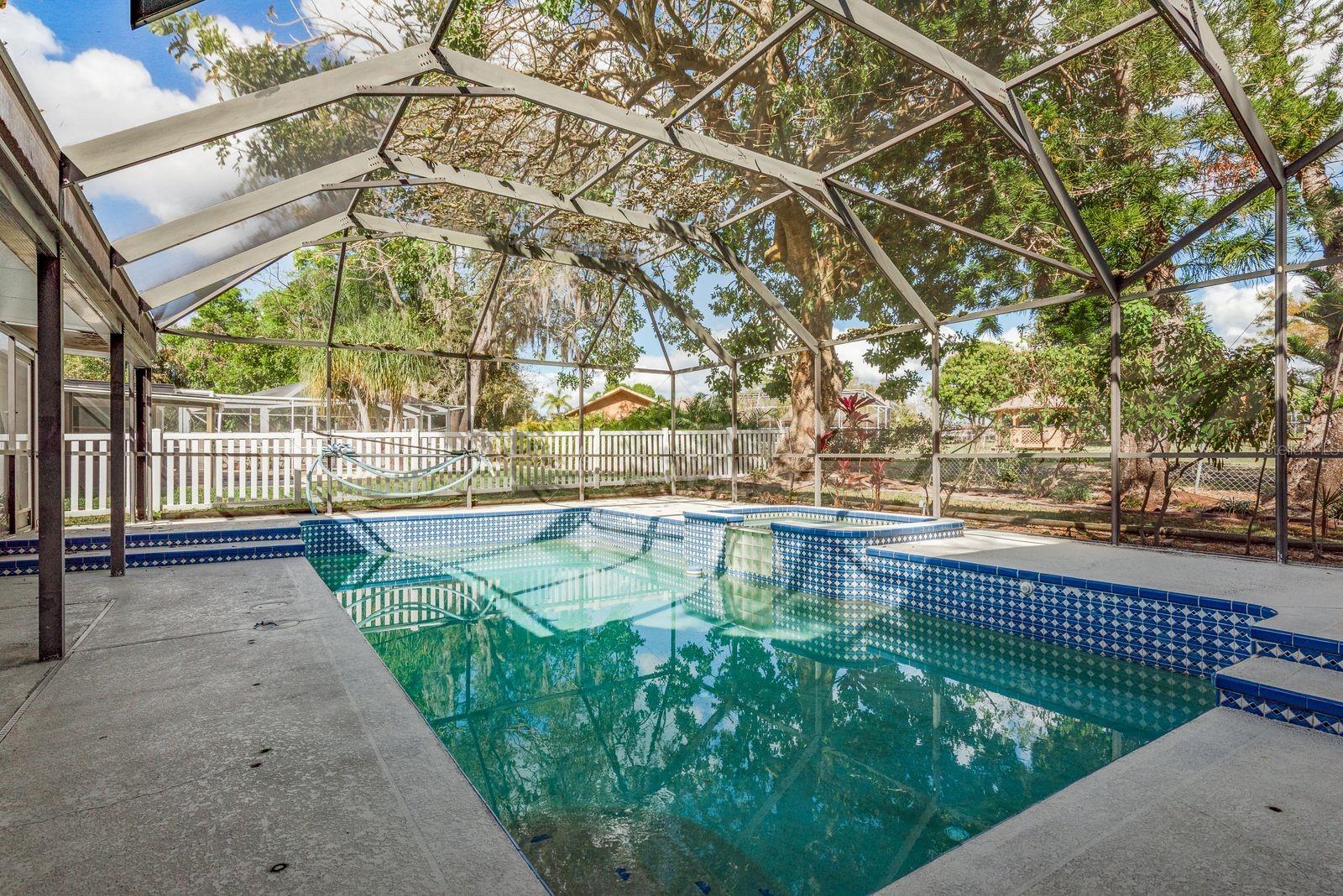 COUNTRY TRAILS - Residential