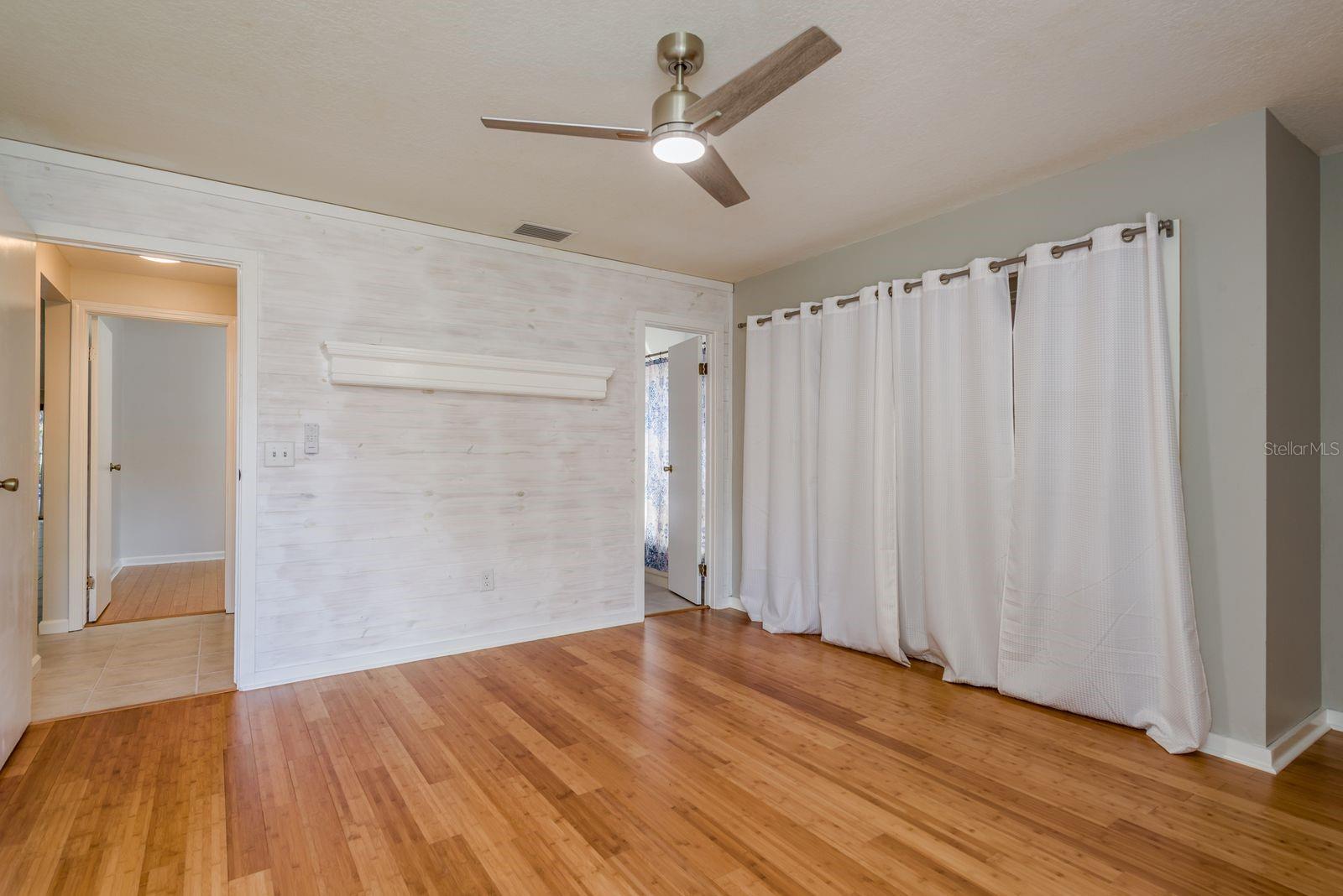 COUNTRY TRAILS - Residential