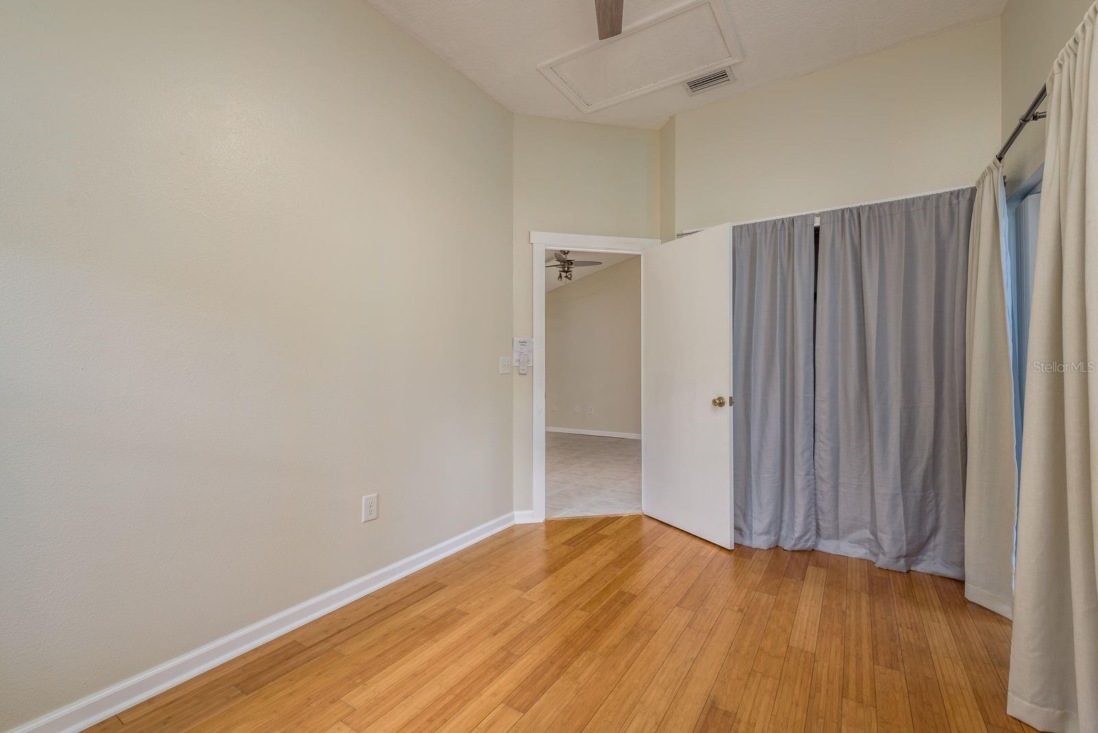 COUNTRY TRAILS - Residential