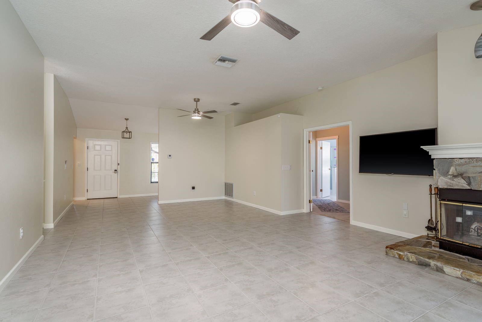 COUNTRY TRAILS - Residential