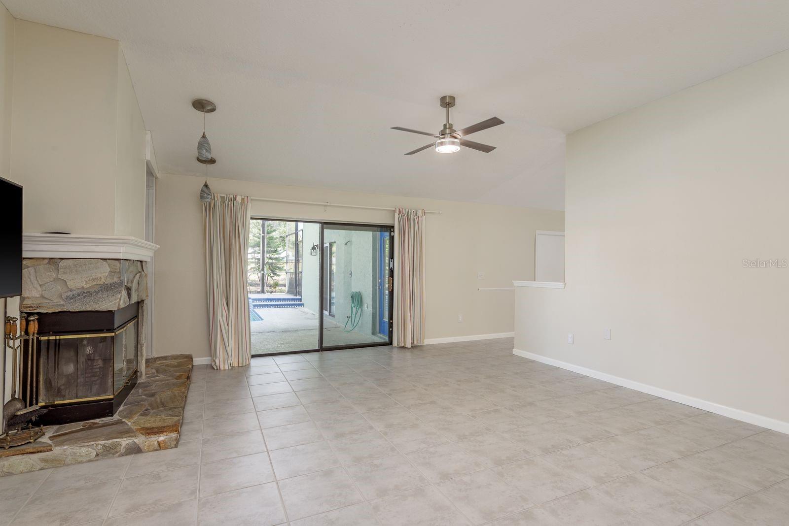 COUNTRY TRAILS - Residential