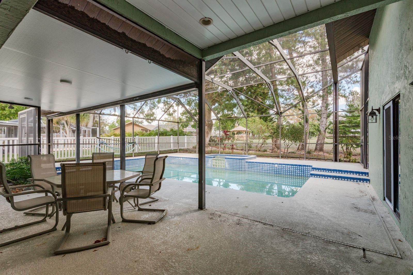 COUNTRY TRAILS - Residential