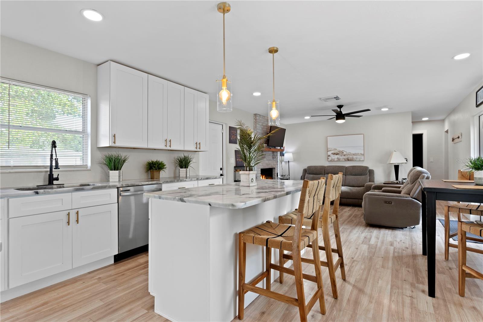 MEADOW LAWN 9TH ADD - Residential