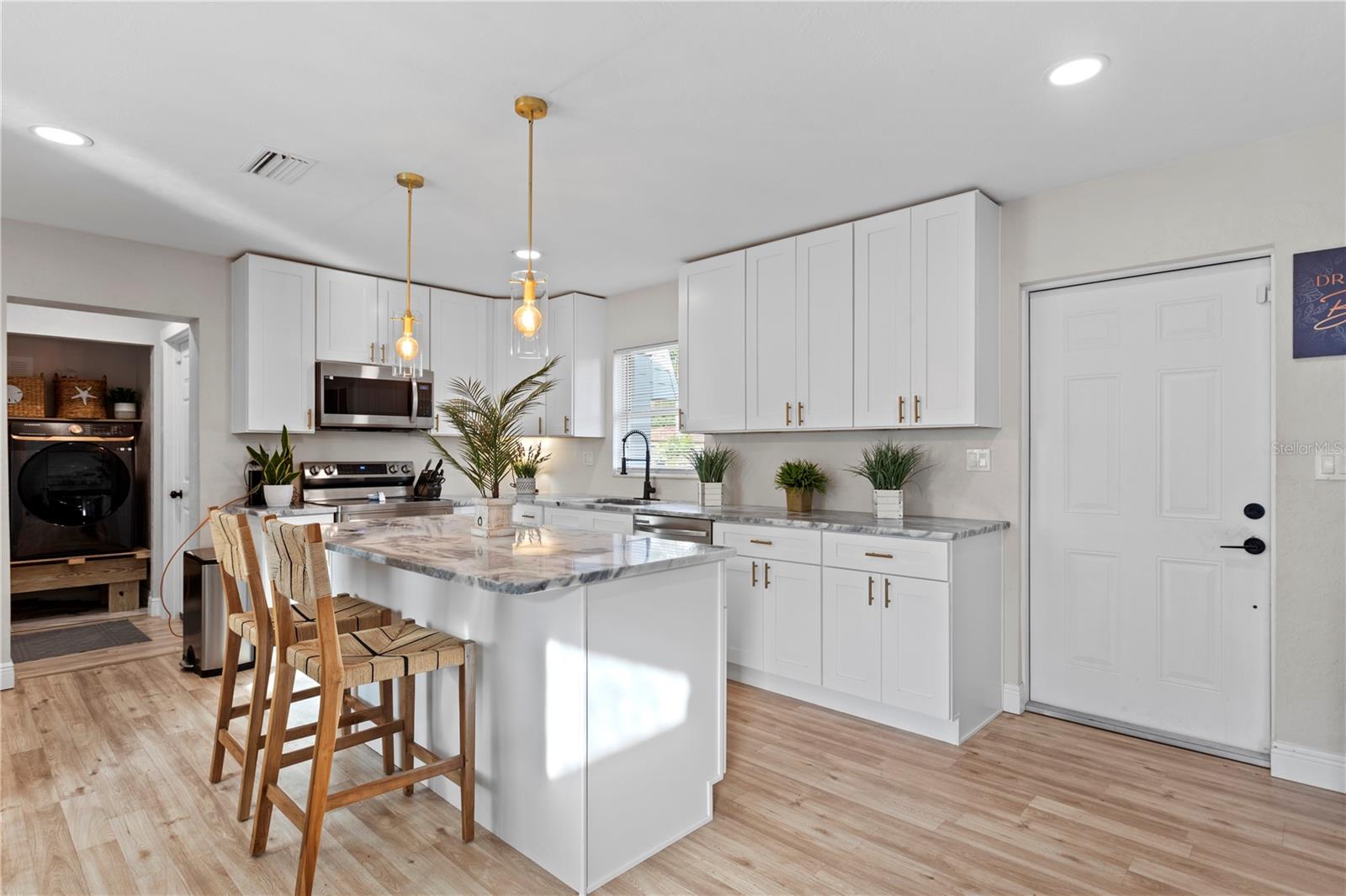 MEADOW LAWN 9TH ADD - Residential