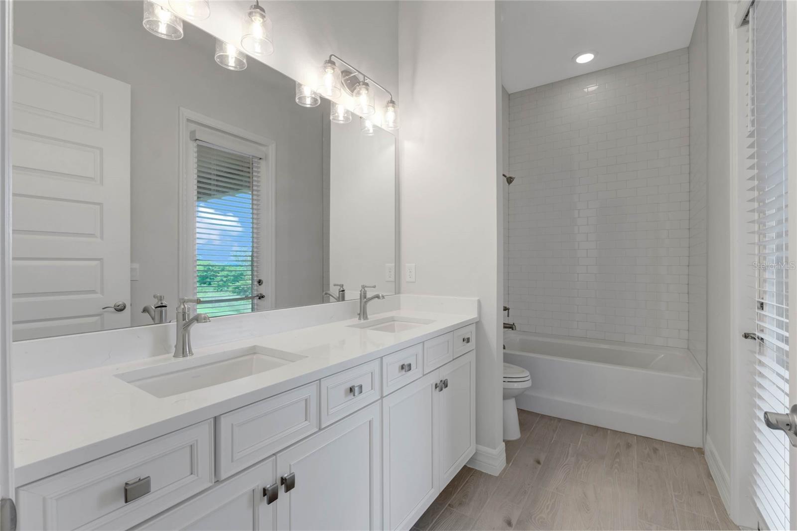 BUENA LAGO - Residential