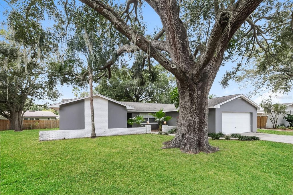 Photo of 524 Princess Place, Lakeland, FL 33803 (MLS # O6369964)