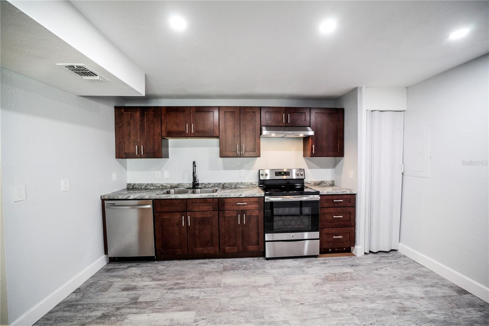 FAIRWAY OAKS - Residential