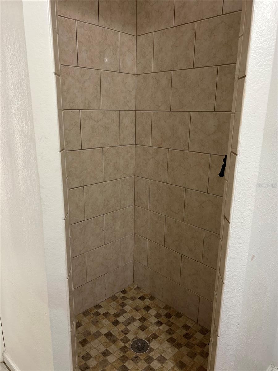 RIDGEWOOD ESTATES ADD 02 RESUB 01 - Residential Lease