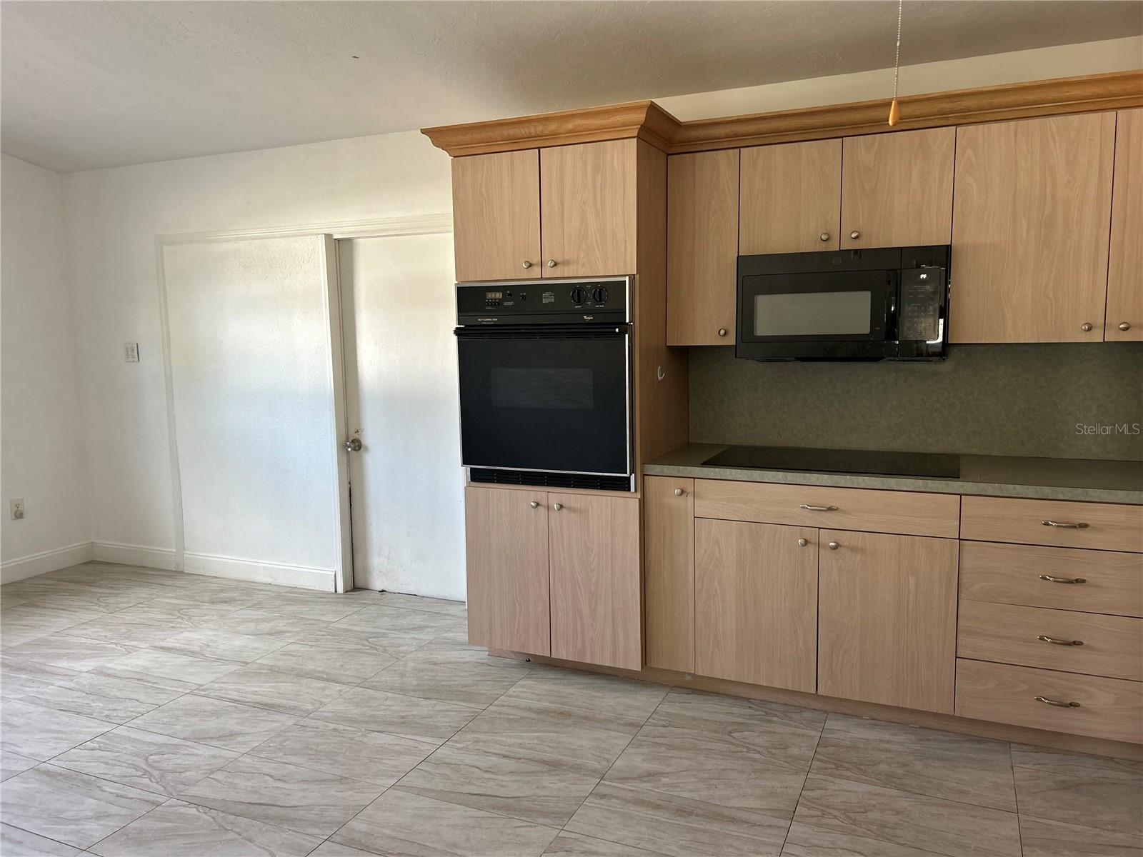 RIDGEWOOD ESTATES ADD 02 RESUB 01 - Residential Lease