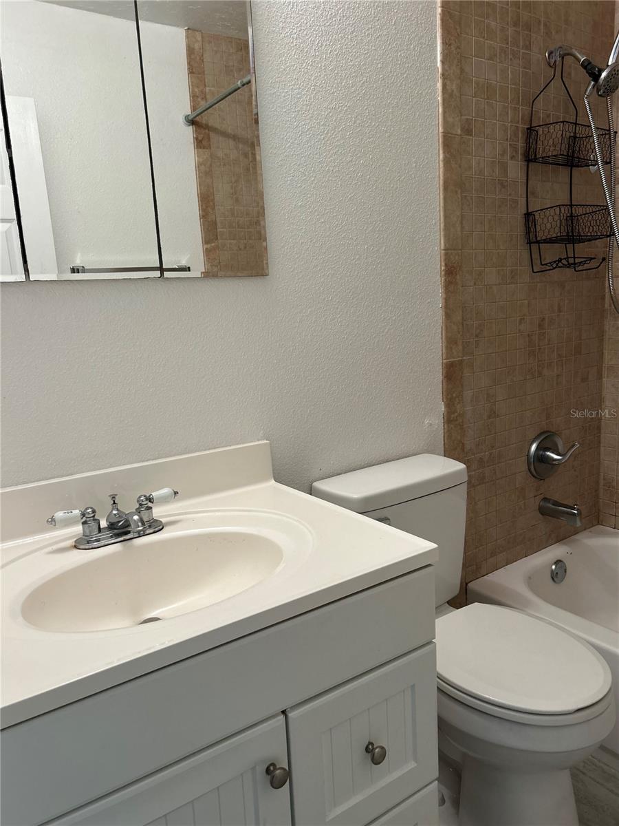 RIDGEWOOD ESTATES ADD 02 RESUB 01 - Residential Lease