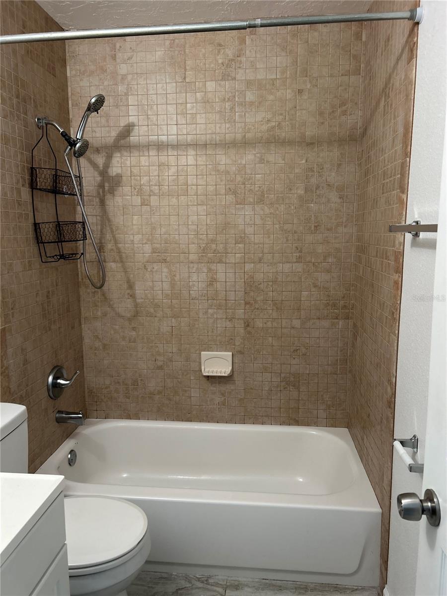 RIDGEWOOD ESTATES ADD 02 RESUB 01 - Residential Lease