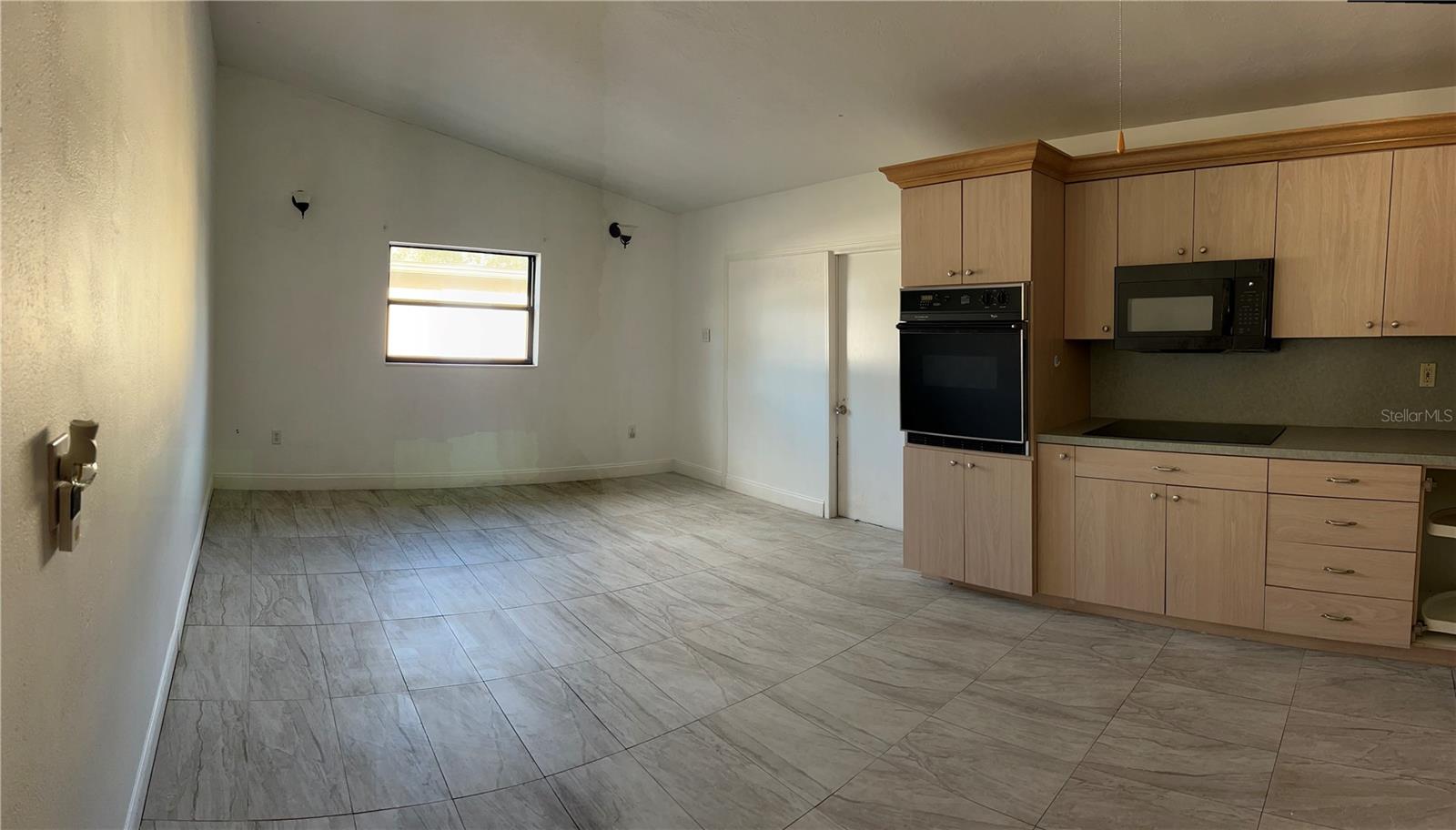 RIDGEWOOD ESTATES ADD 02 RESUB 01 - Residential Lease