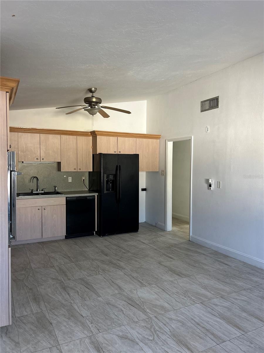 RIDGEWOOD ESTATES ADD 02 RESUB 01 - Residential Lease