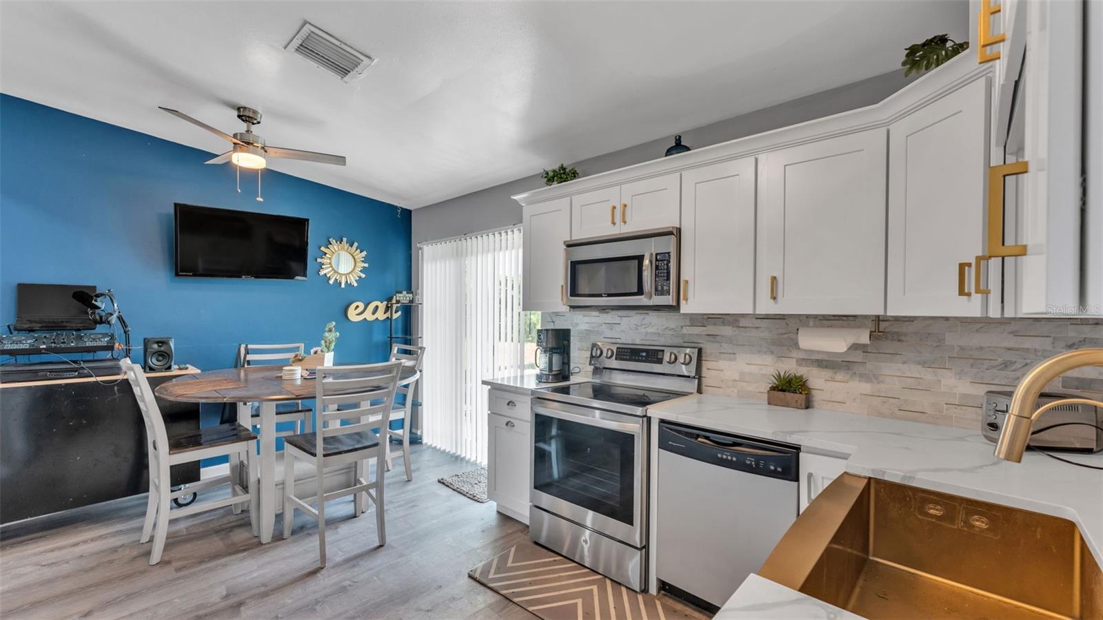 TEMPLE GROVE TERRACE - Residential