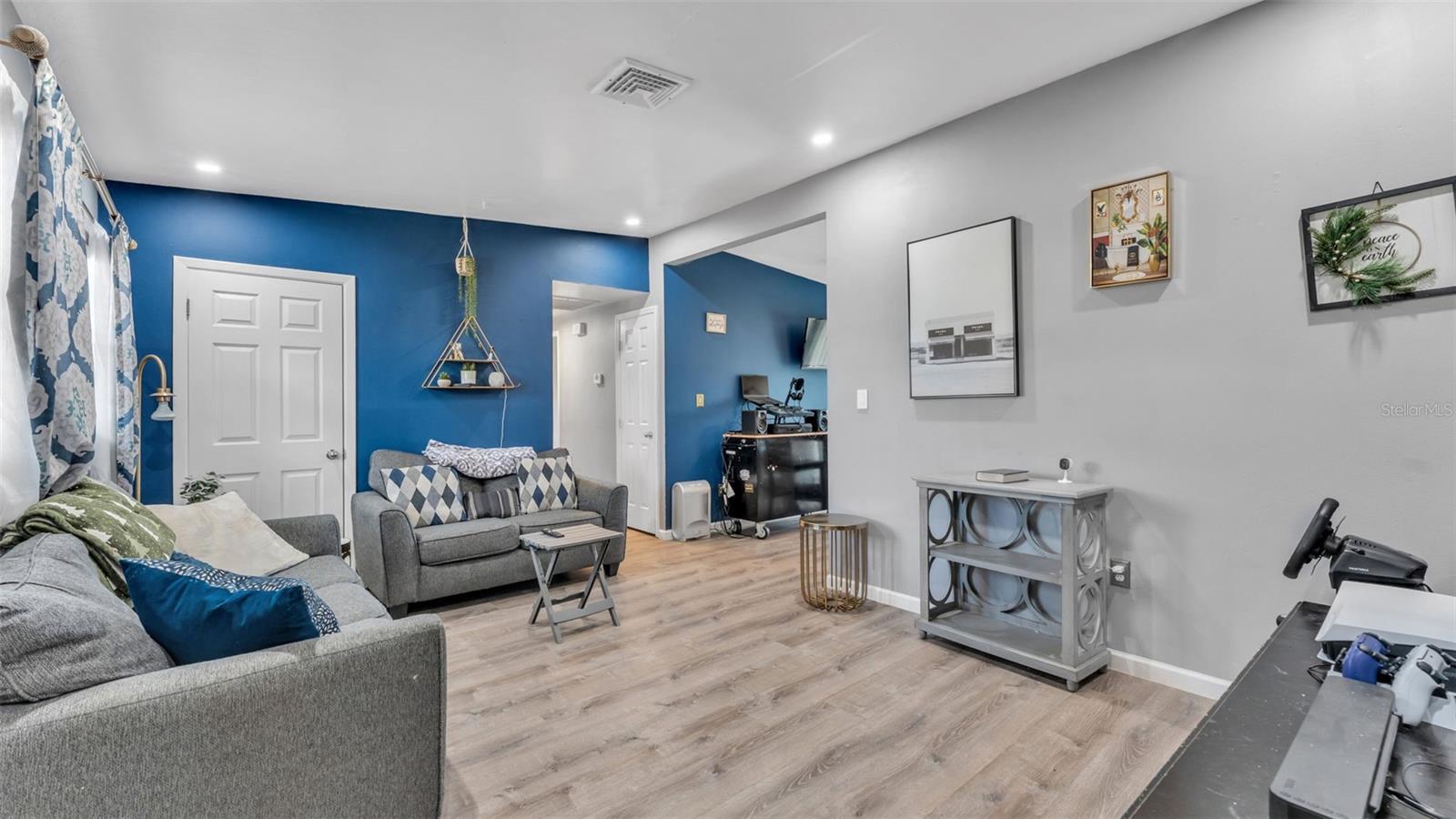 TEMPLE GROVE TERRACE - Residential