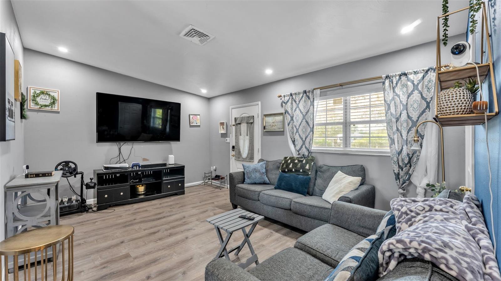 TEMPLE GROVE TERRACE - Residential